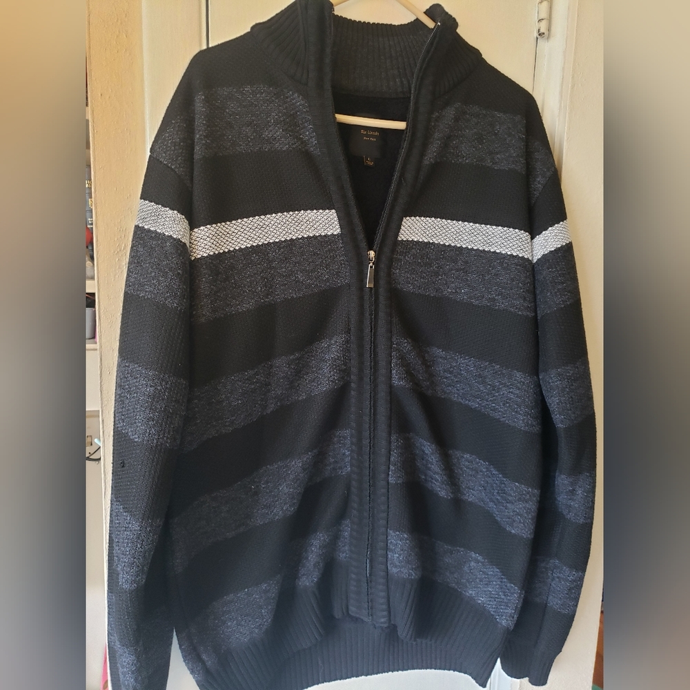 Six Lincoln New York..Size L